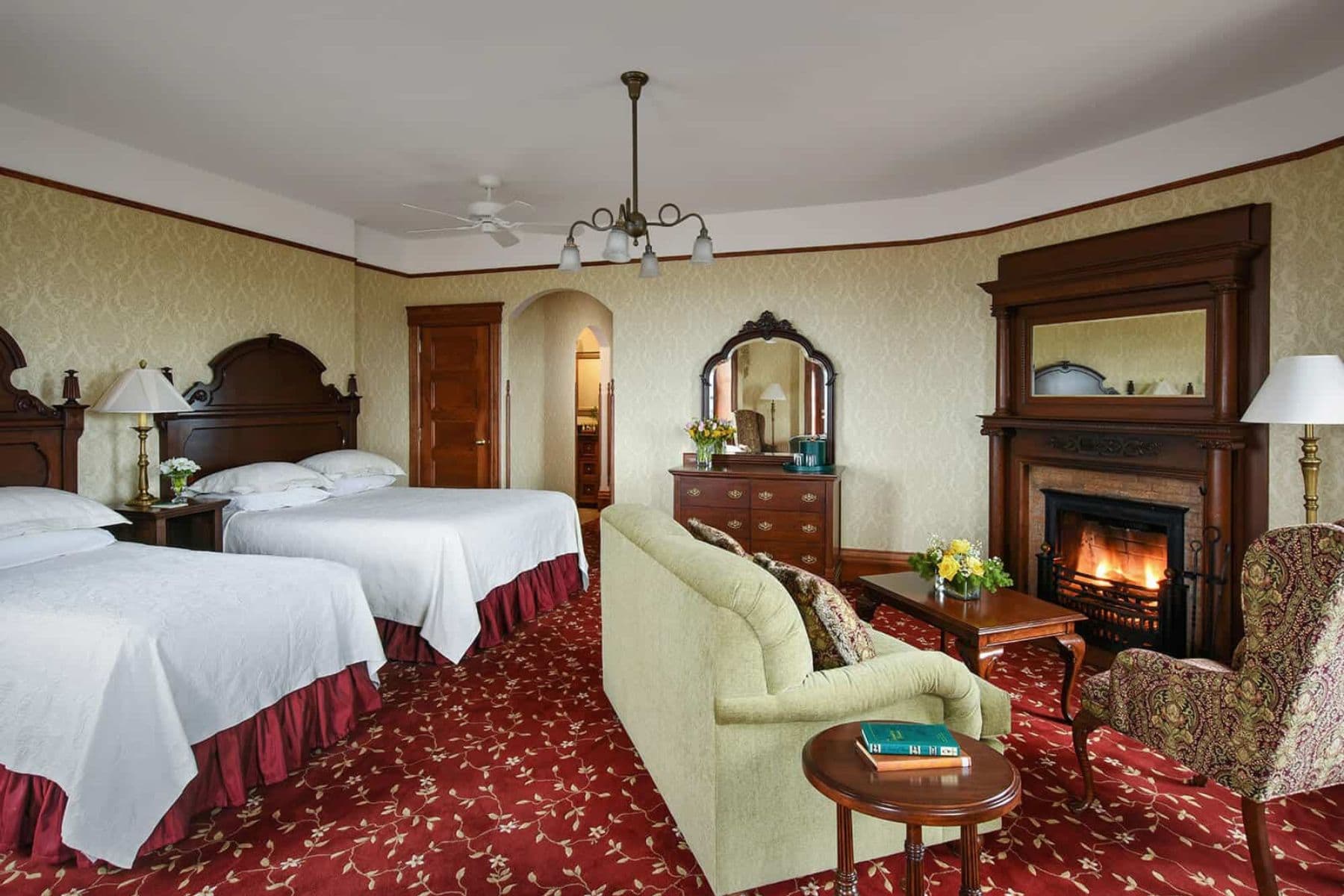 mohonk-mountain-house-new-paltz-new-york-bed-room