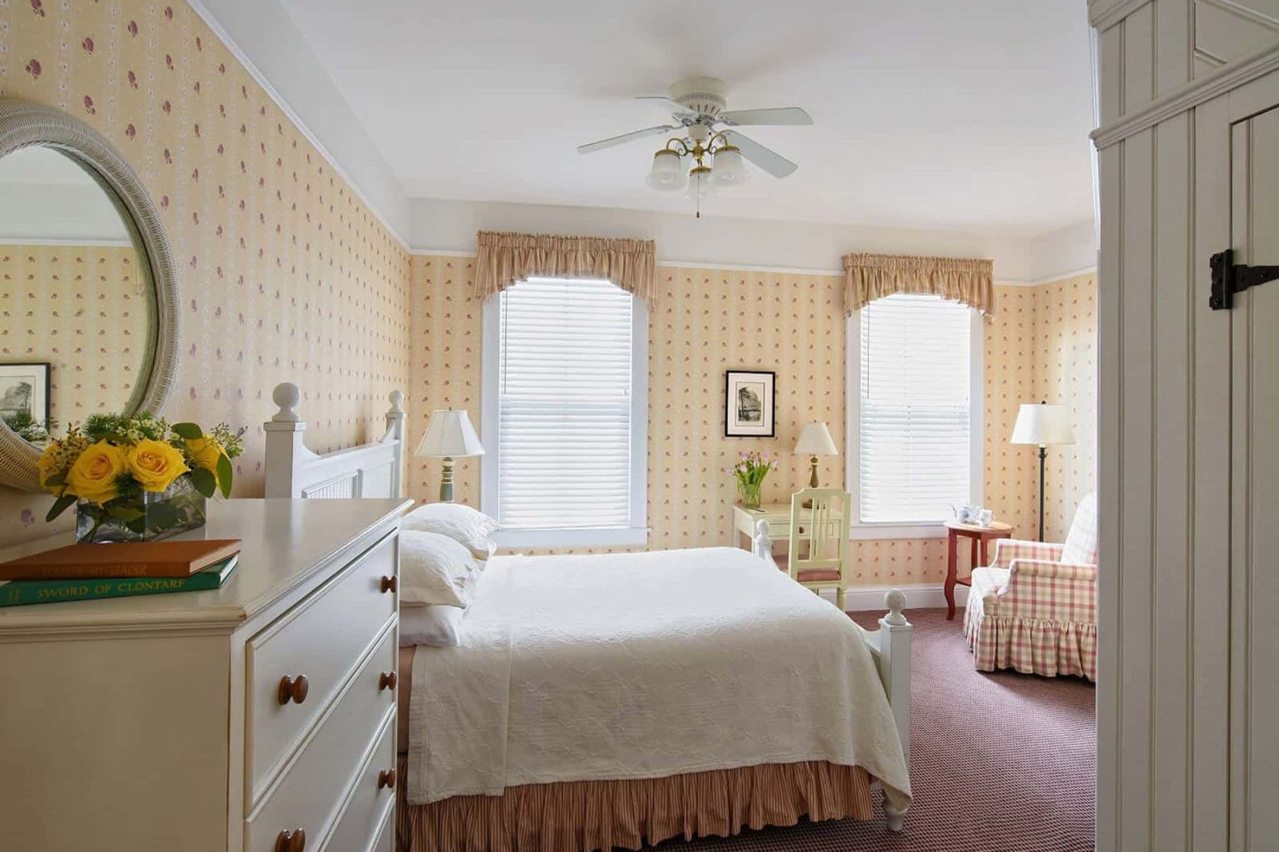 mohonk-mountain-house-new-paltz-new-york-bed