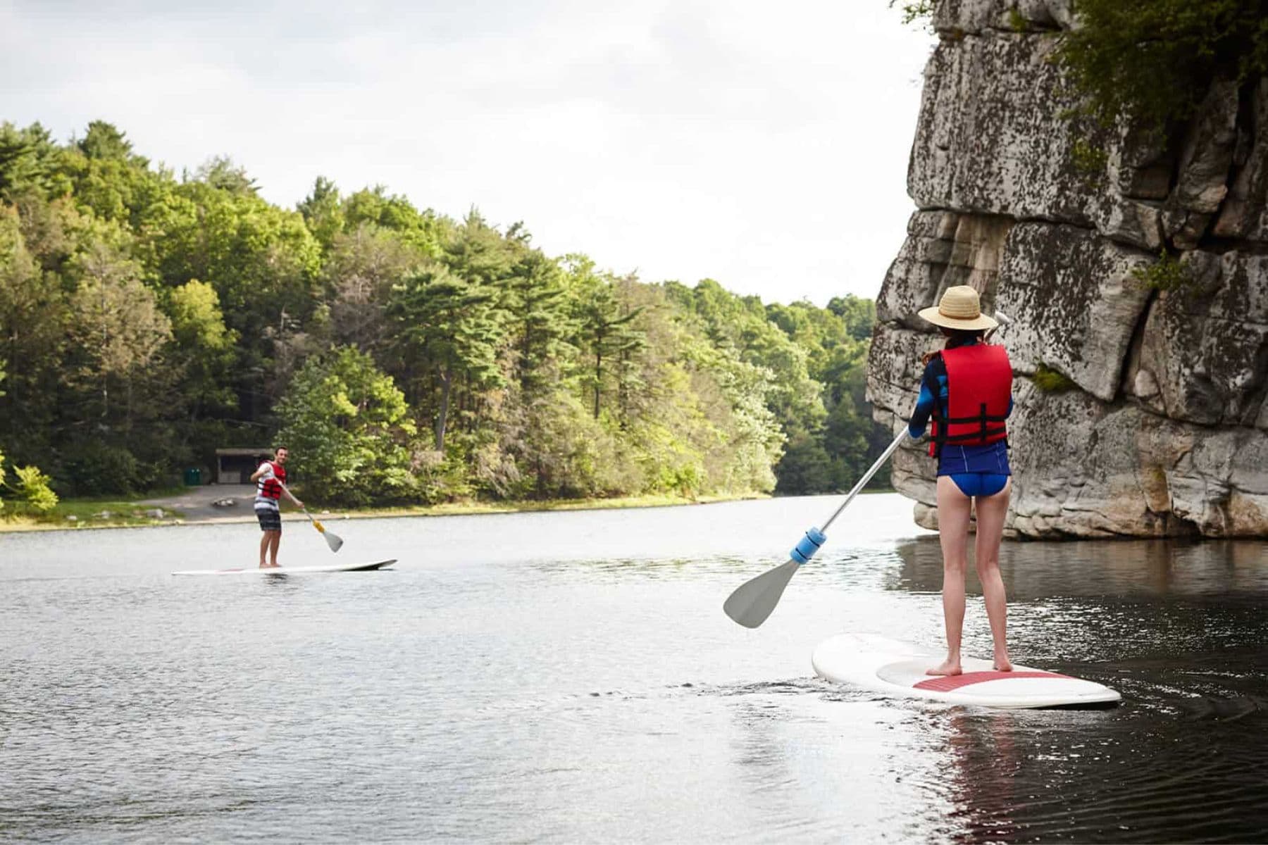 mohonk-mountain-house-new-paltz-new-york-paddleboard