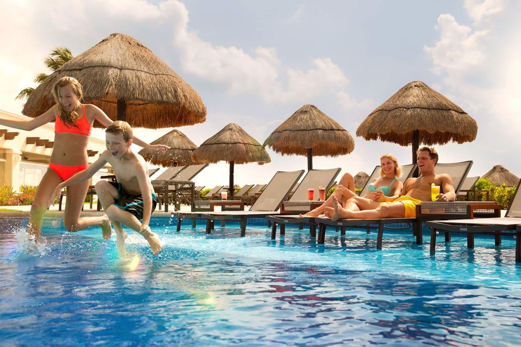 moon-palace-cancun-pool-family
