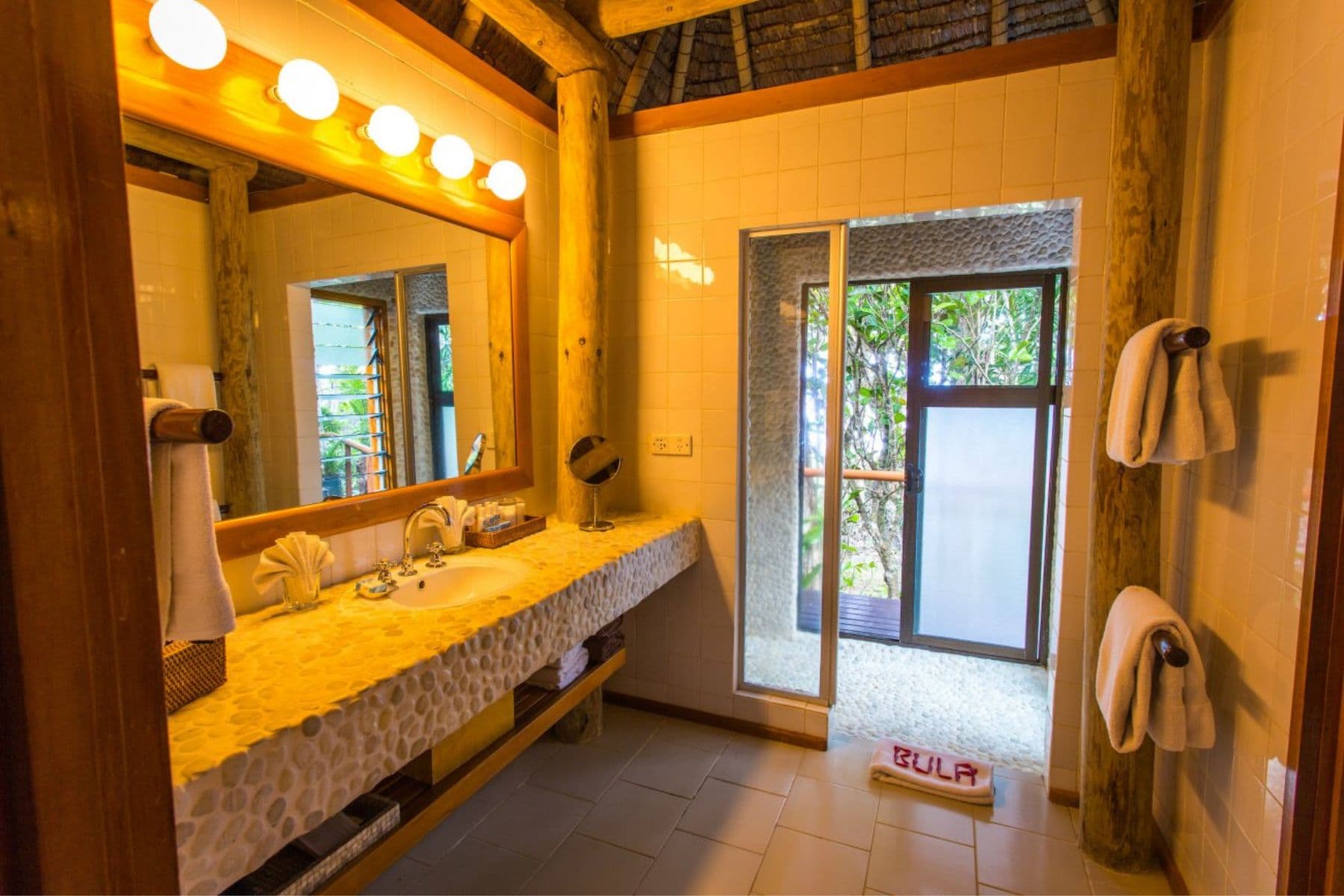 namale-the-fiji-islands-resort-and-spa-ocaen-tropical-bath