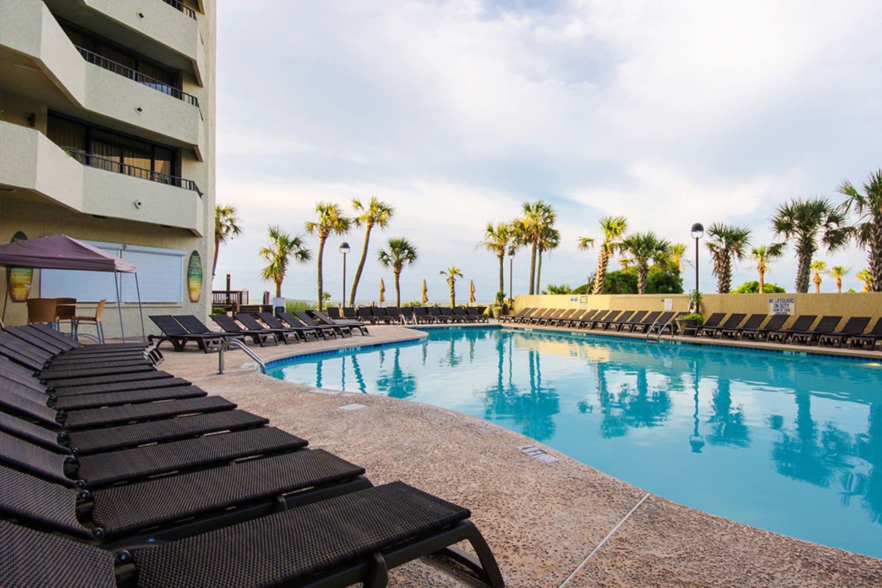 ocean-reef-resort-ocean-front-pool