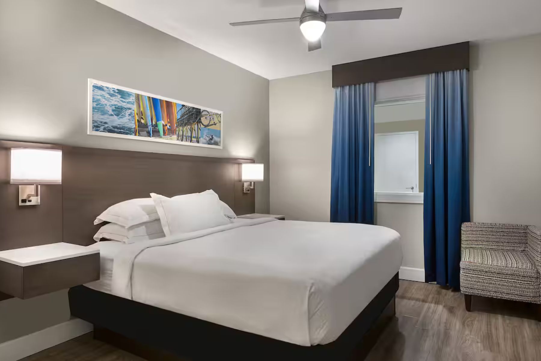 oceans-22-hilton-grand-vacations-bed
