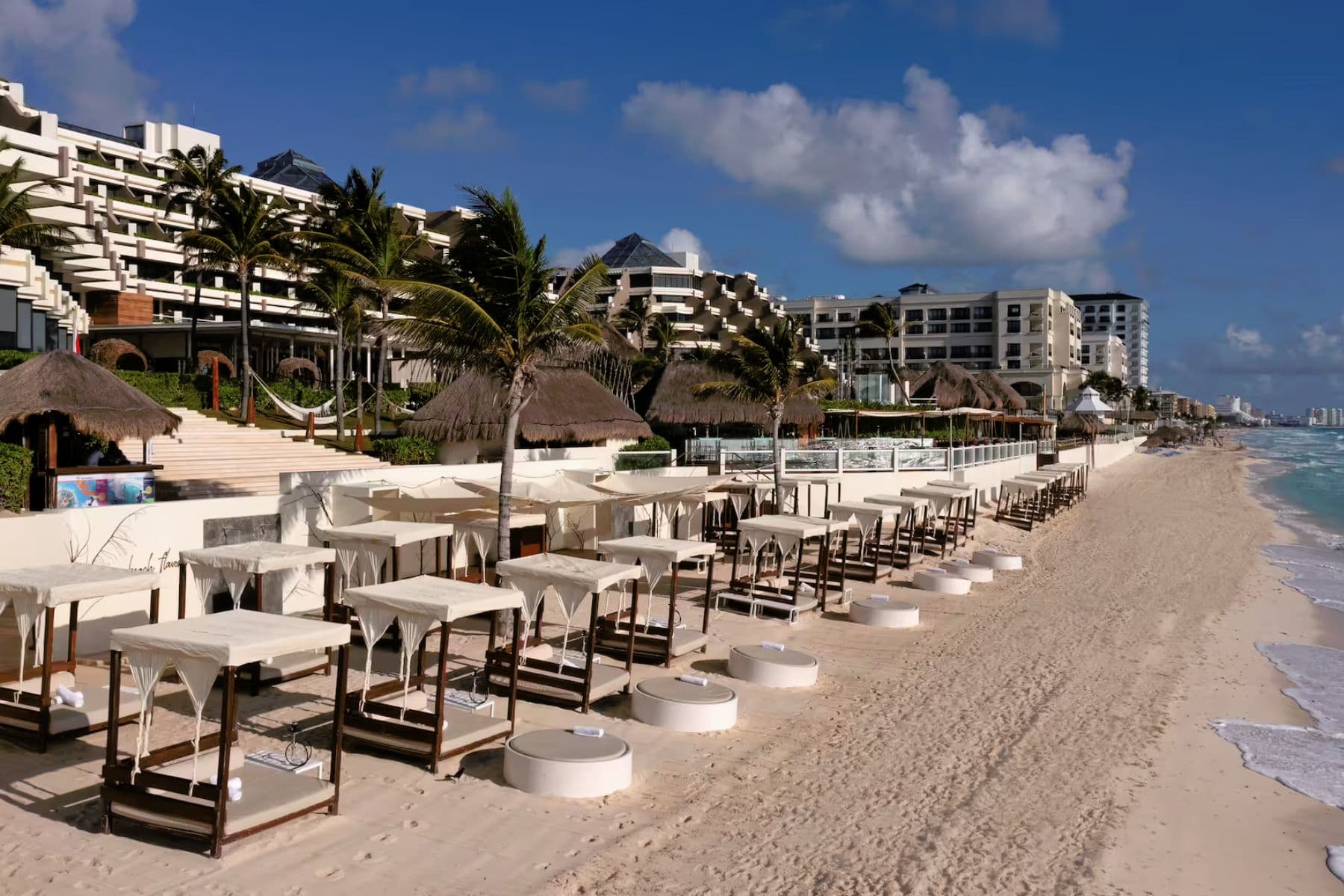 paradisus-cancun-side-bar