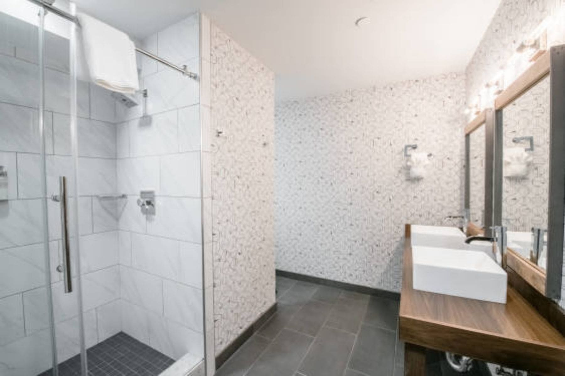 Park City Peaks Hotel Shower