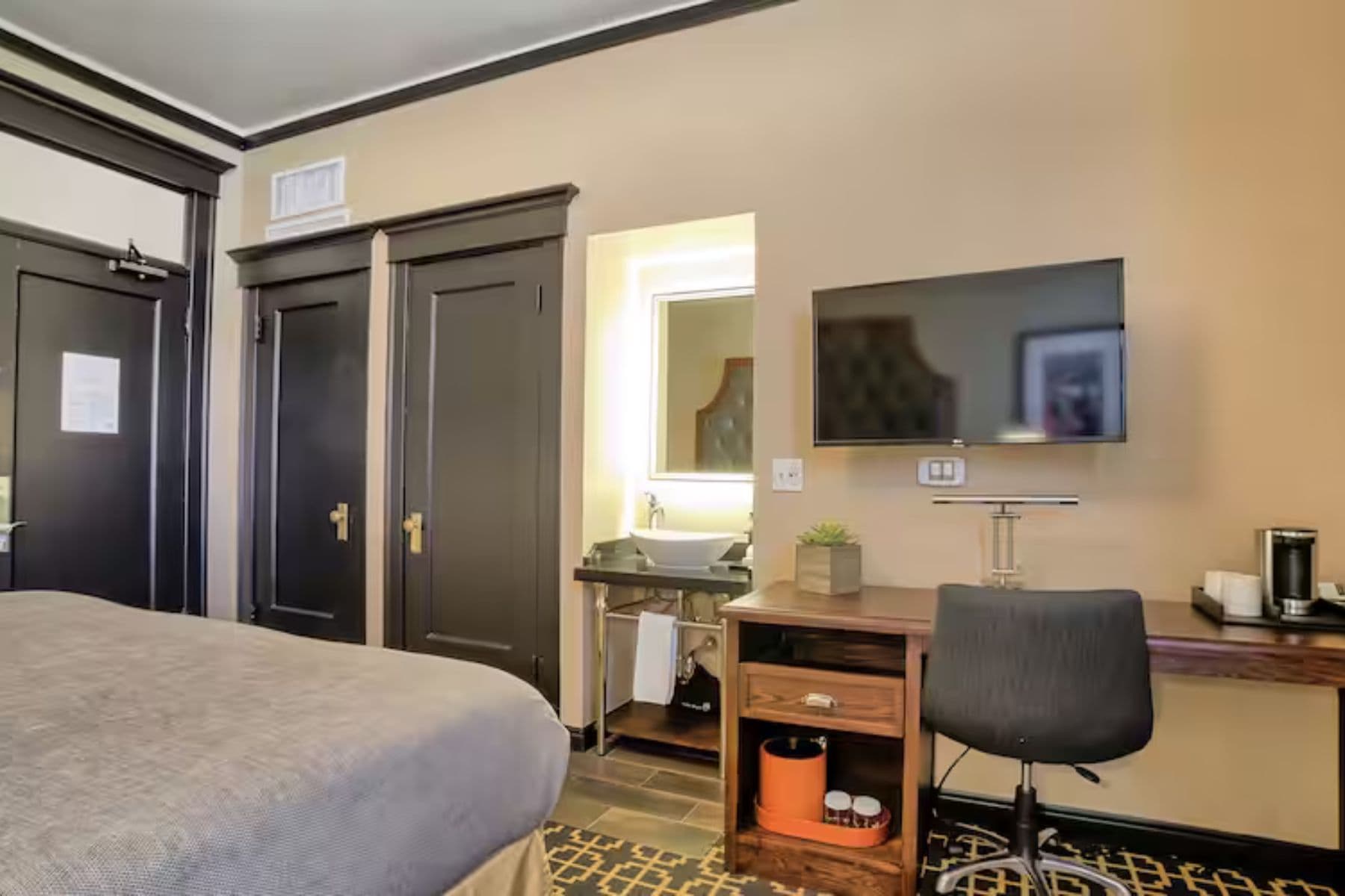 Peery Hotel Room