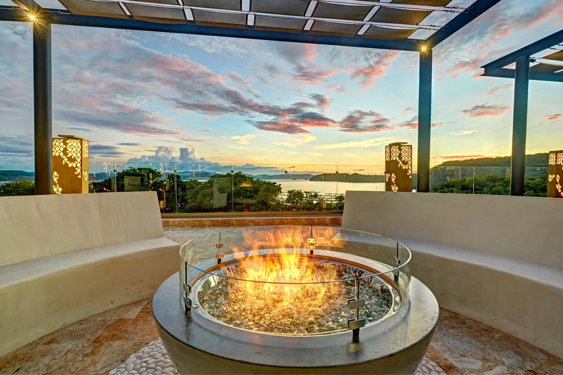 planet-hollywood-costa-rica-fire-pit