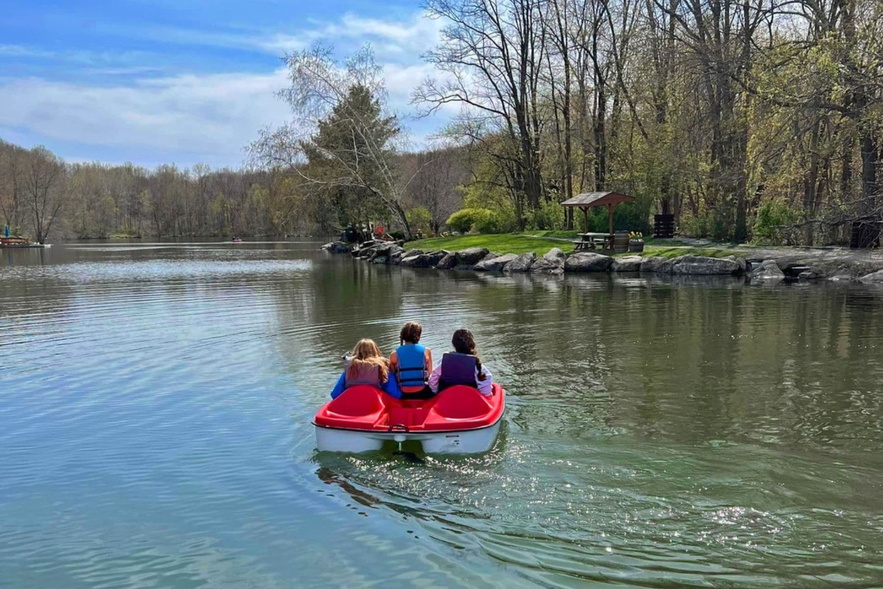 rocking-horse-ranch-highland-ny-small-boat