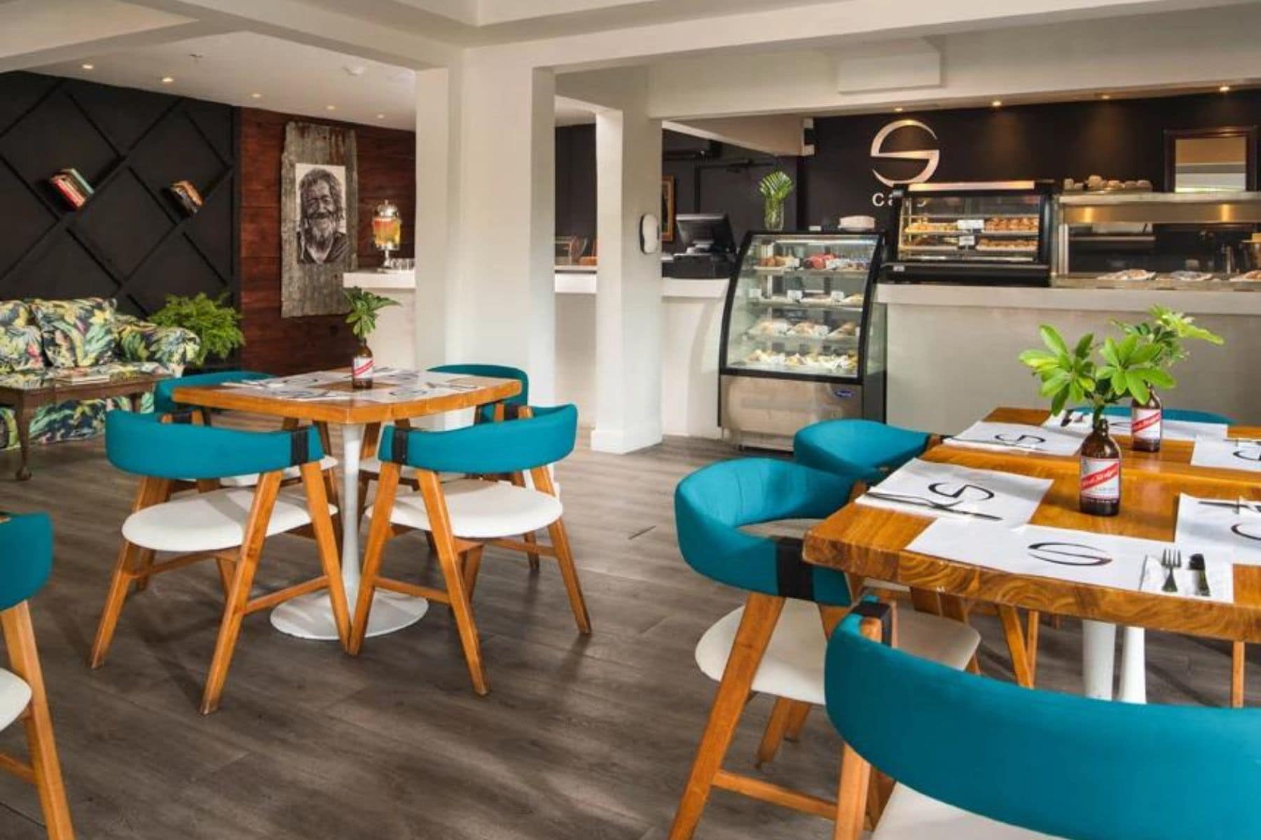 S Cafe At Shotel