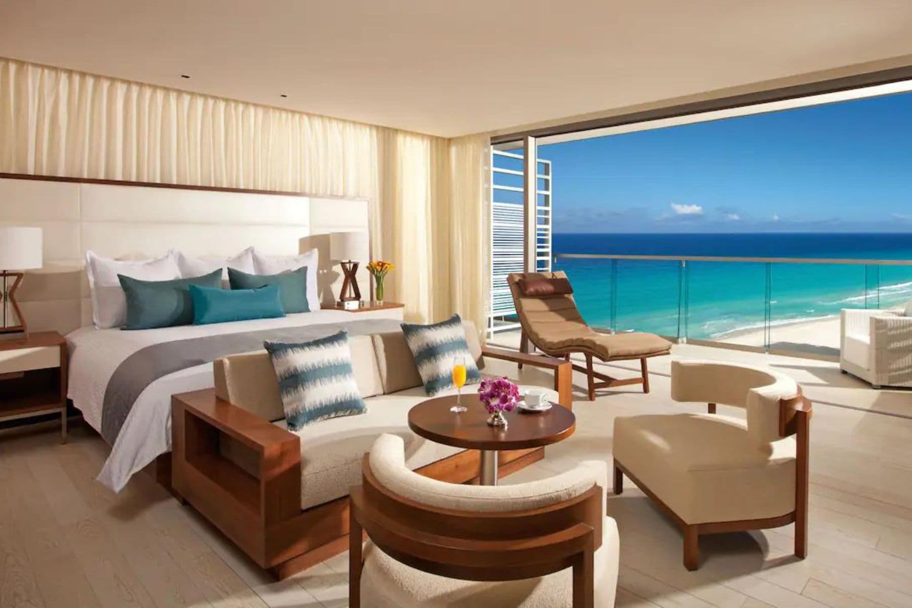 secrets-the-vine-cancun-living-area