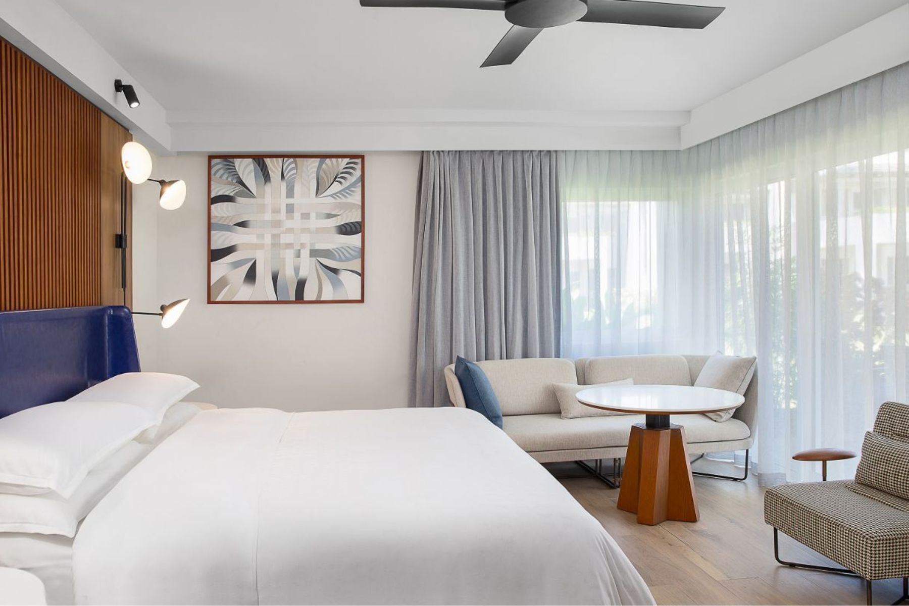sheraton-fiji-golf-and-beach-resort-side-bed