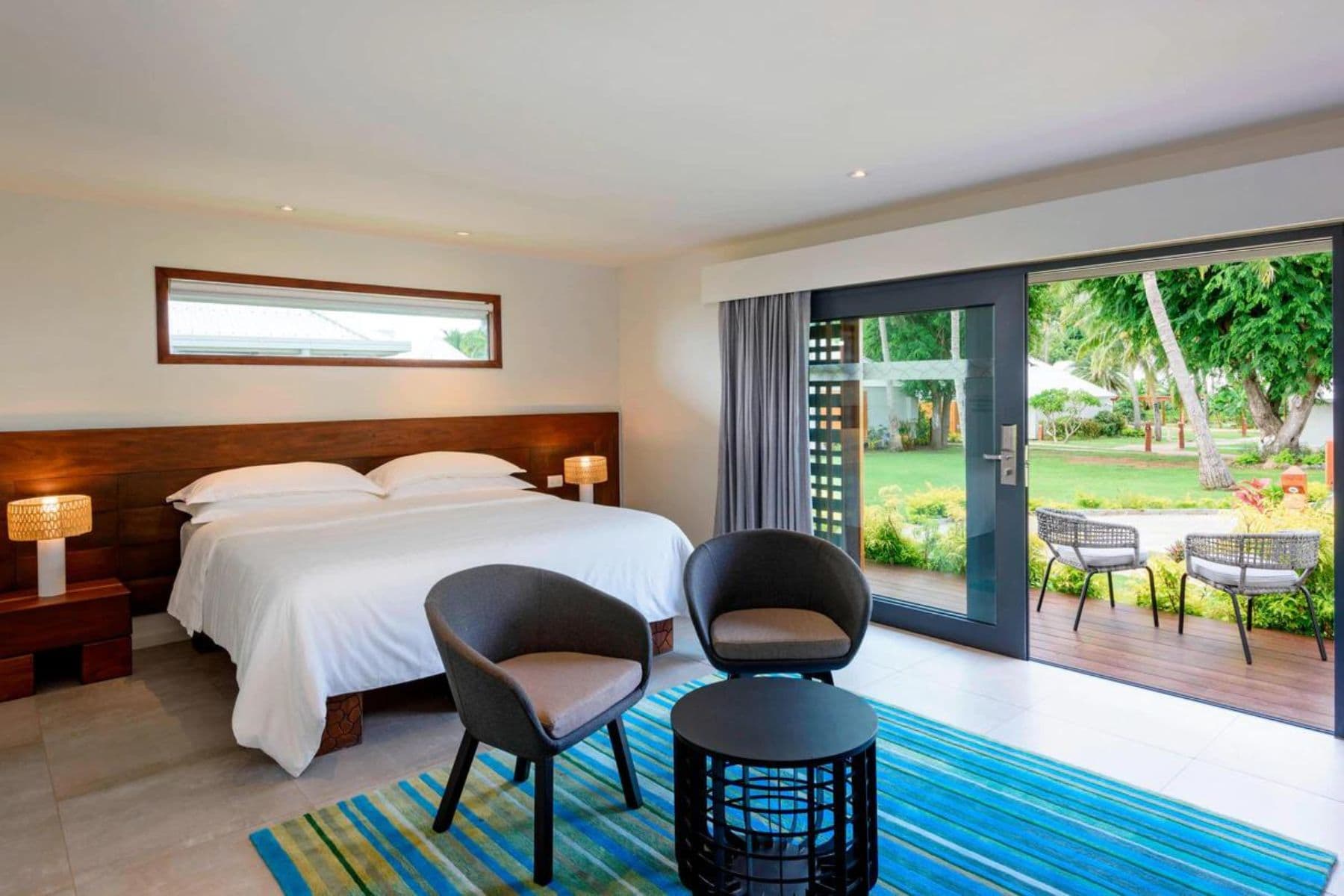 sheraton-resort-and-spa-tokoriki-island-bed