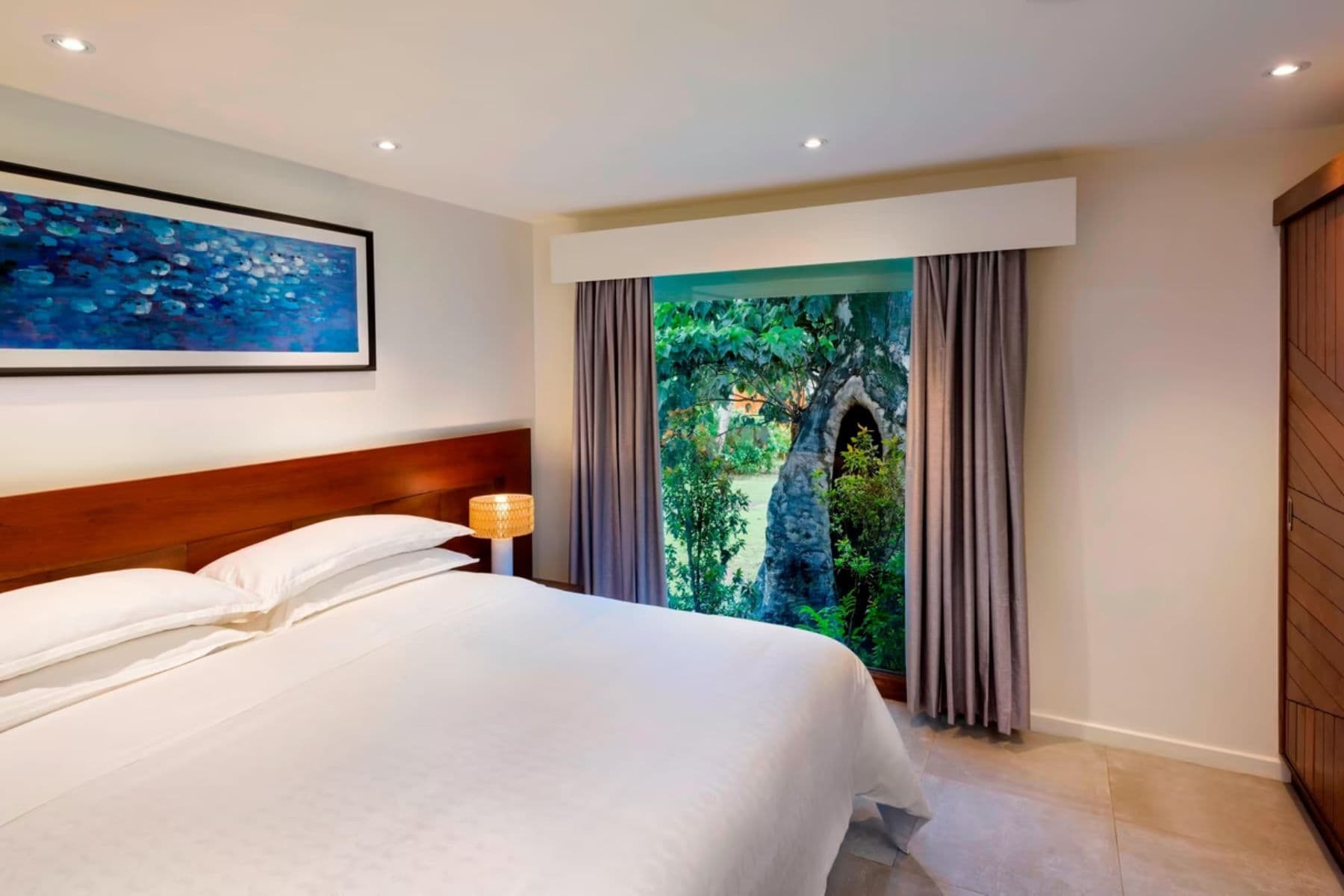 sheraton-resort-and-spa-tokoriki-island-bedroom