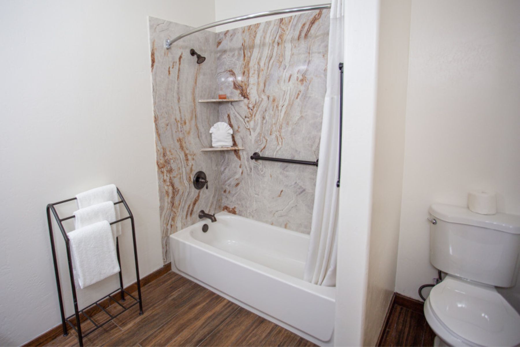 southwest-inn-at-sedona-bath