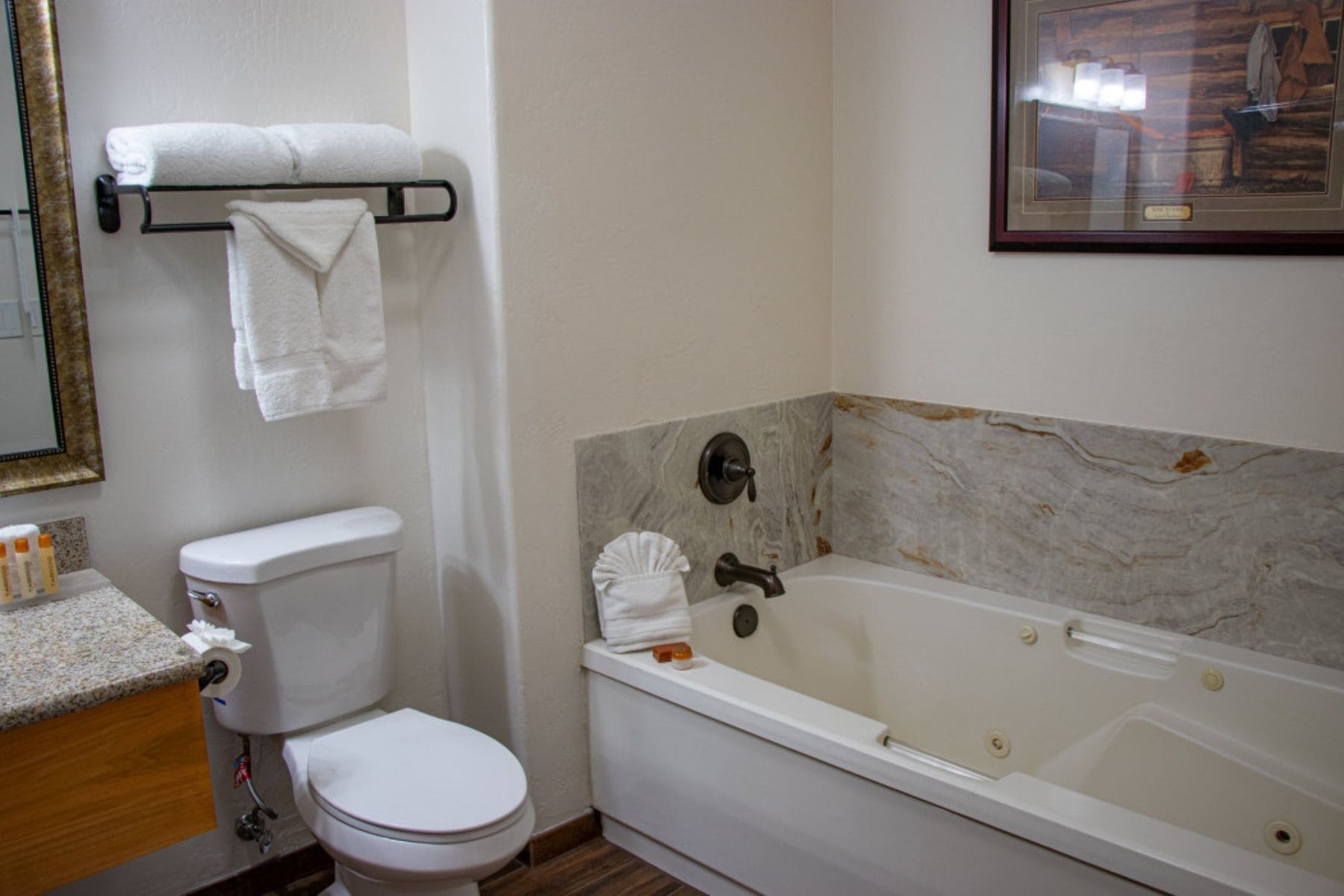 southwest-inn-at-sedona-tub