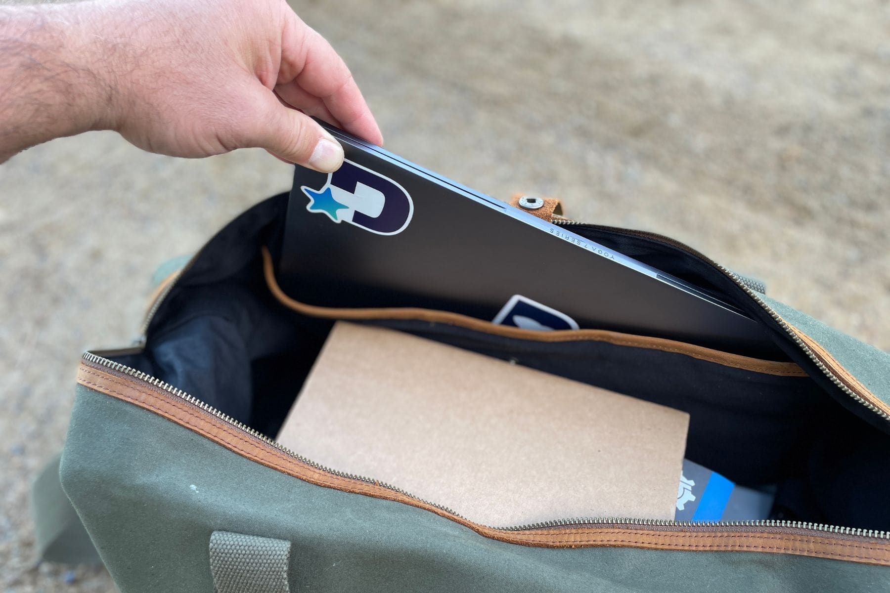 stubble-co-weekender-duffel-laptop