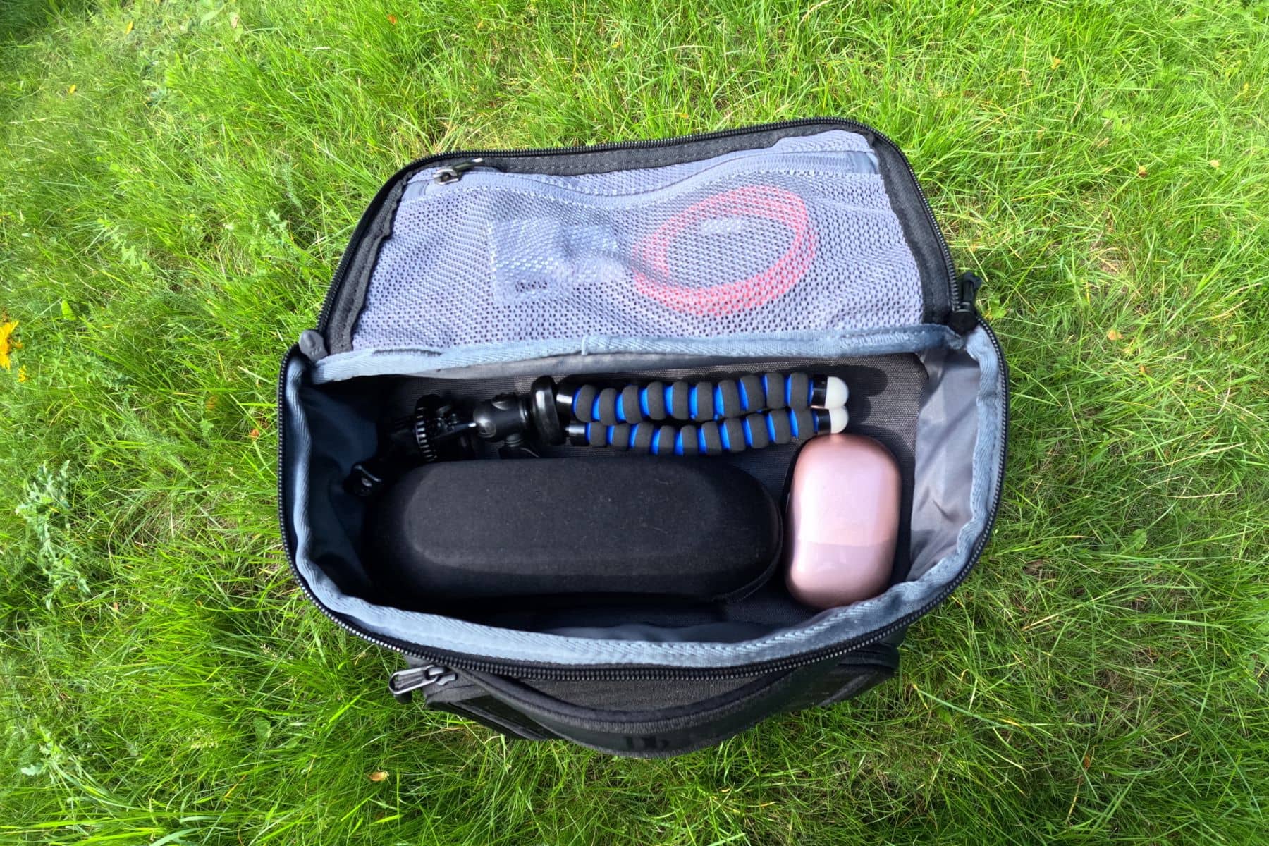 the-db-hugger-back-pack-30l-top-compartment