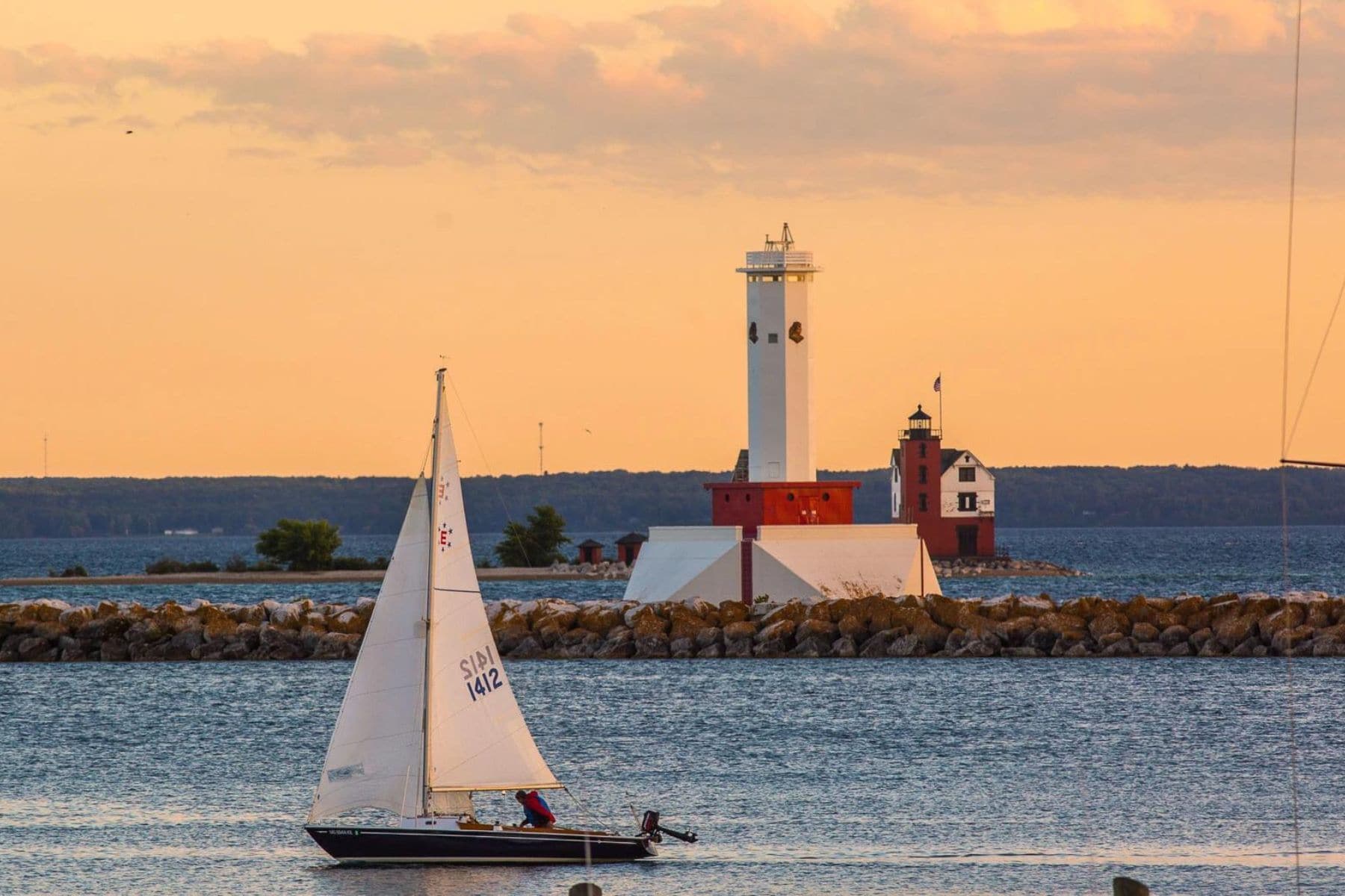 the-hotel-iroquois-boating