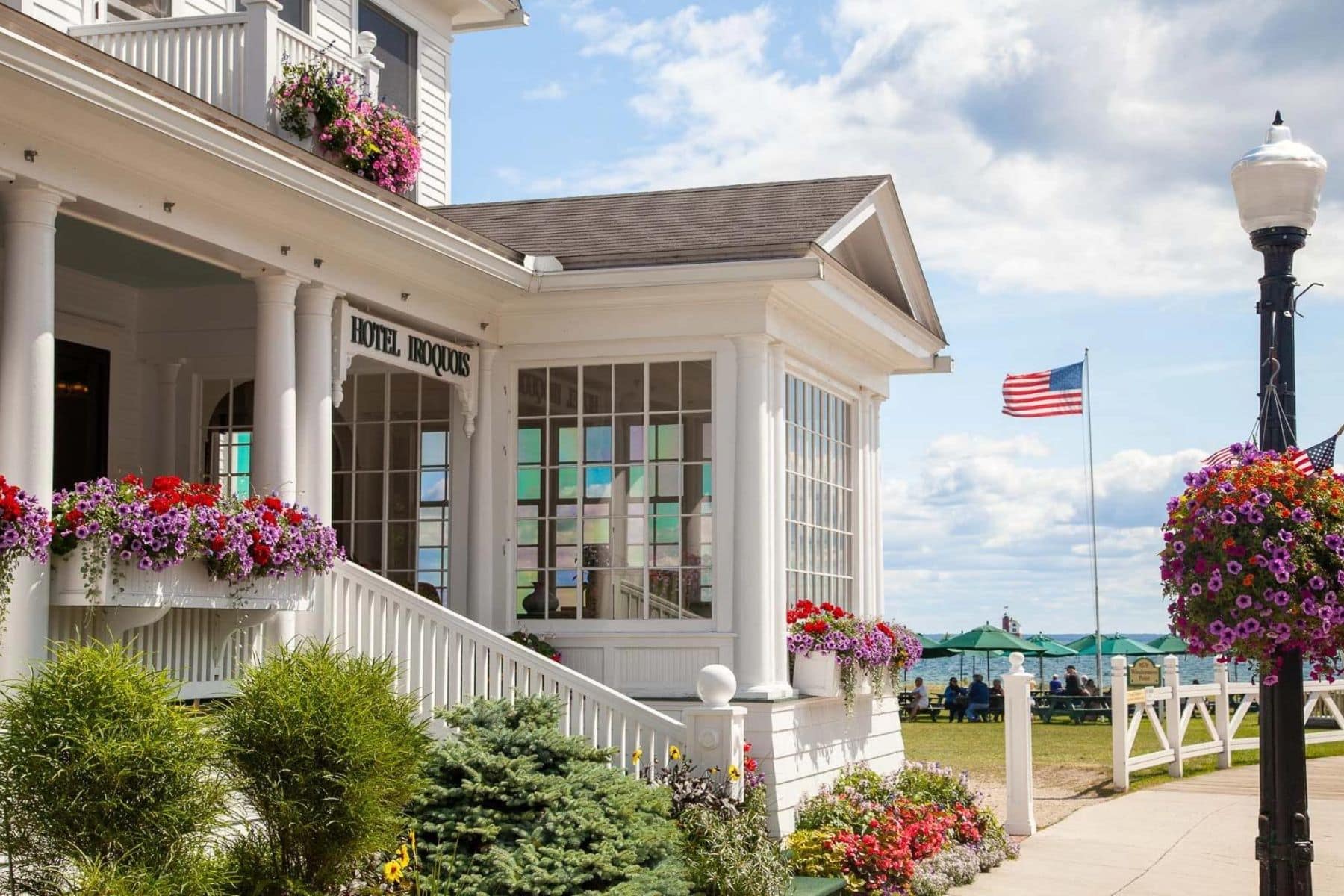 the-hotel-iroquois-front-side