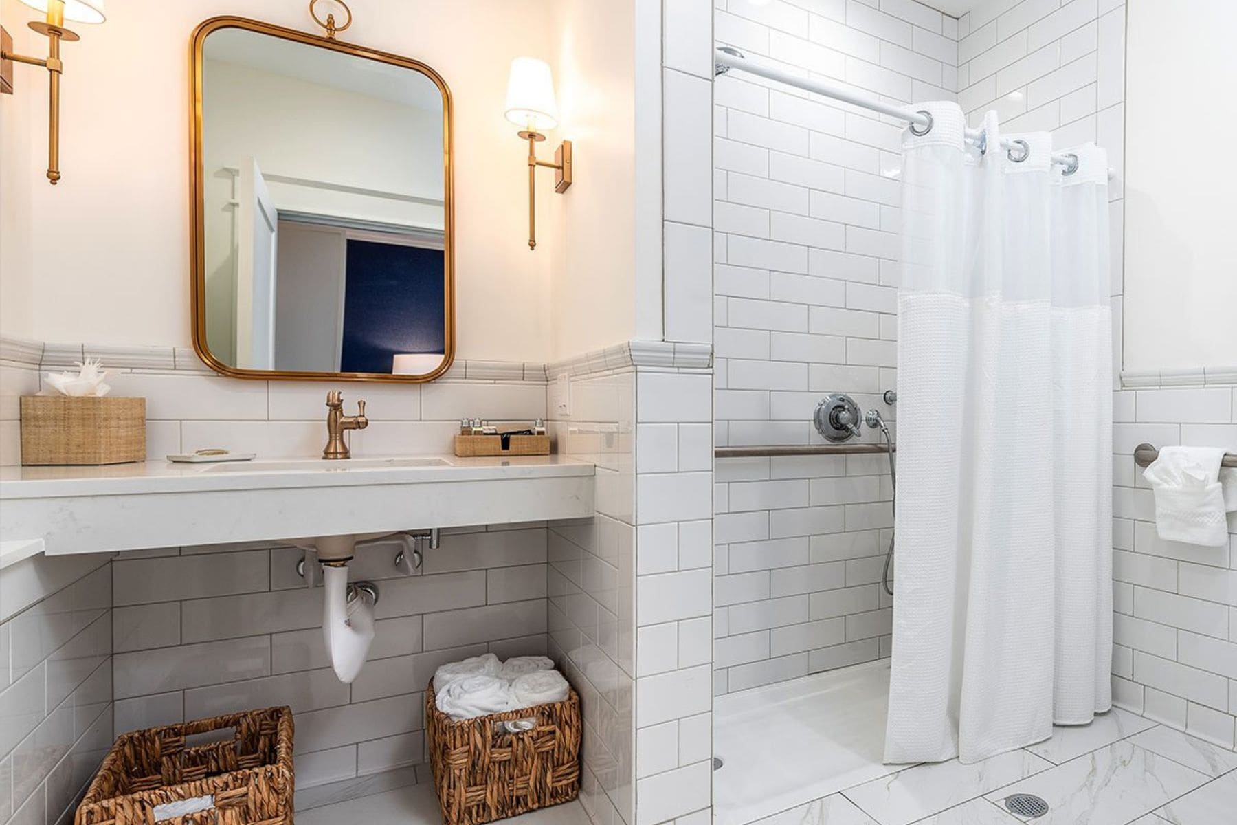 the-mackinac-house-bathroom