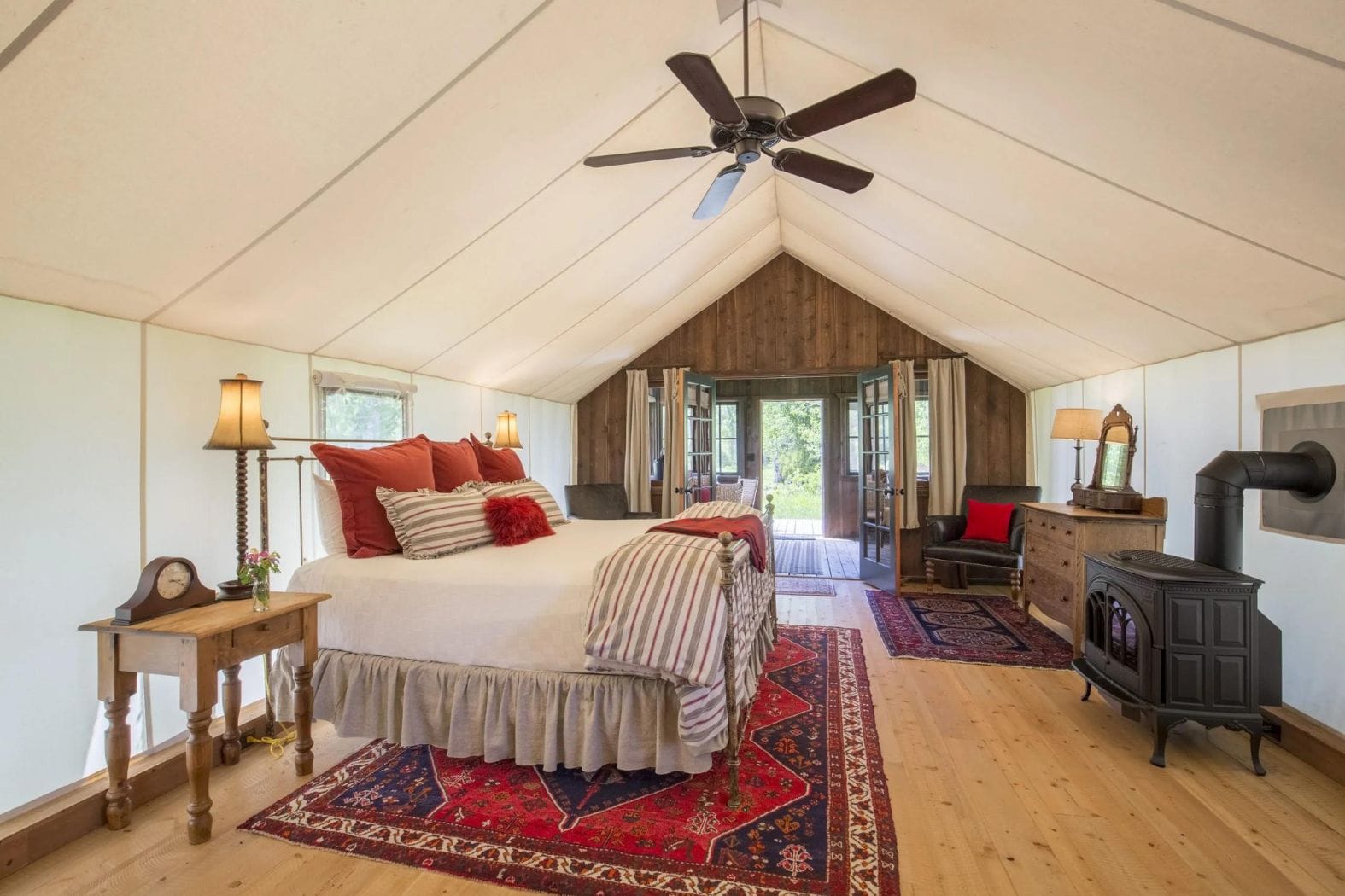 the-ranch-at-rock-creek-philipsburg-montana-bull-bed
