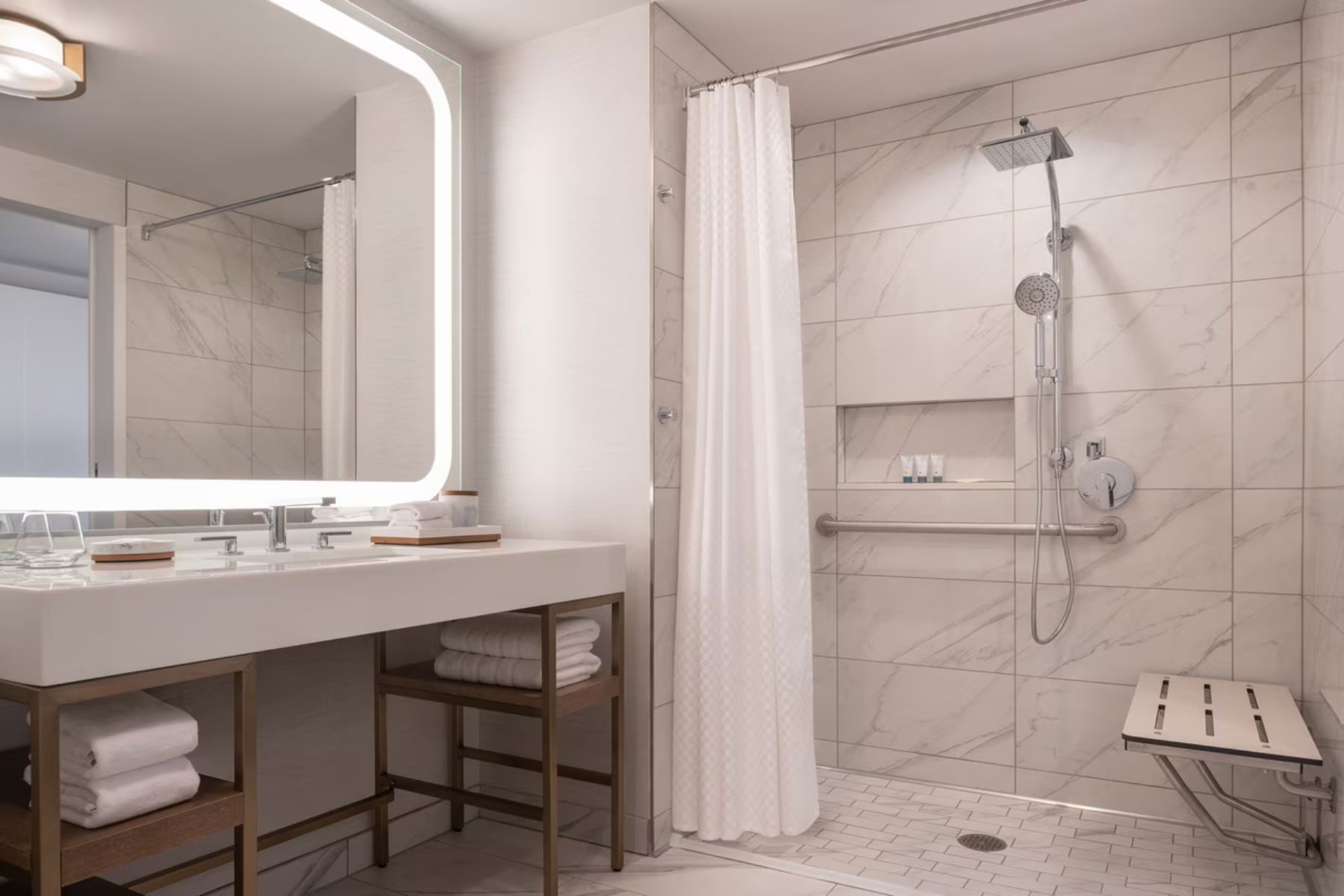 the-westin-anaheim-resort-showers