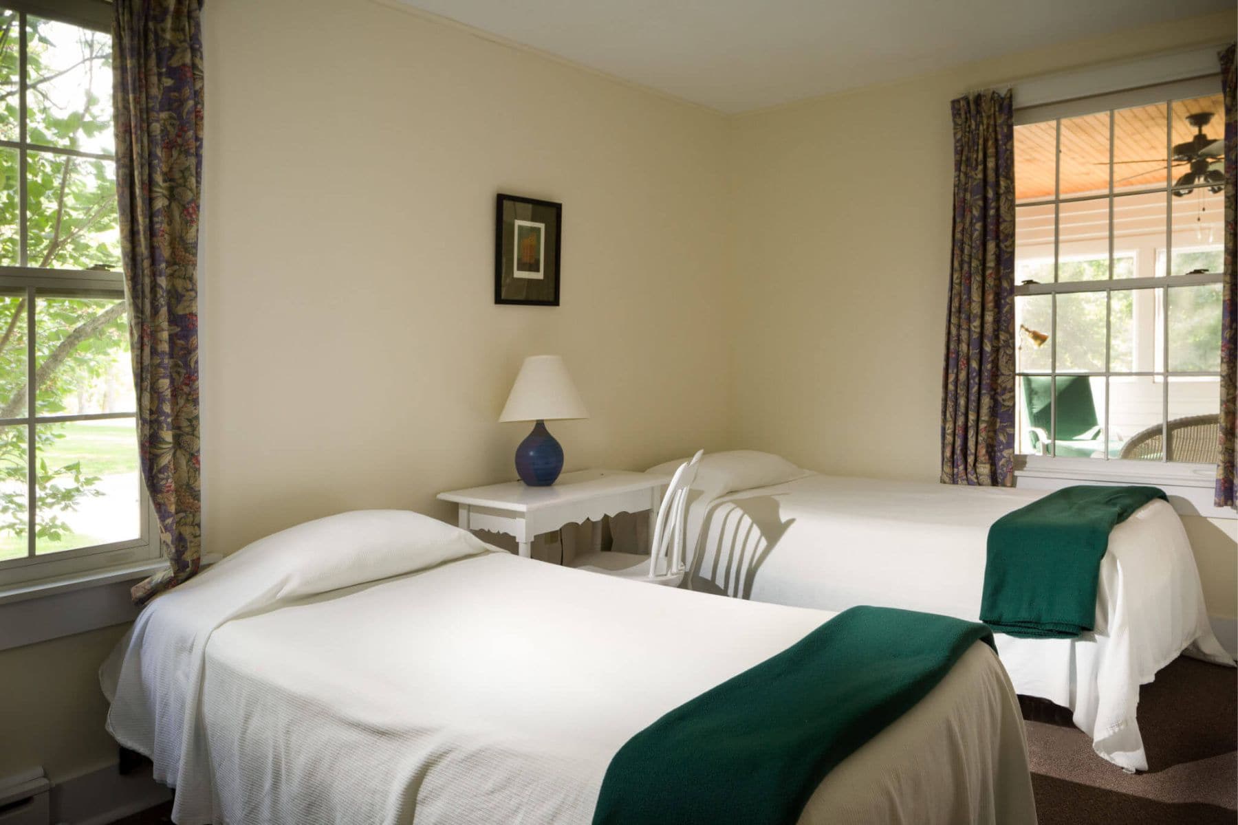 tyler-place-family-resort-double-bed