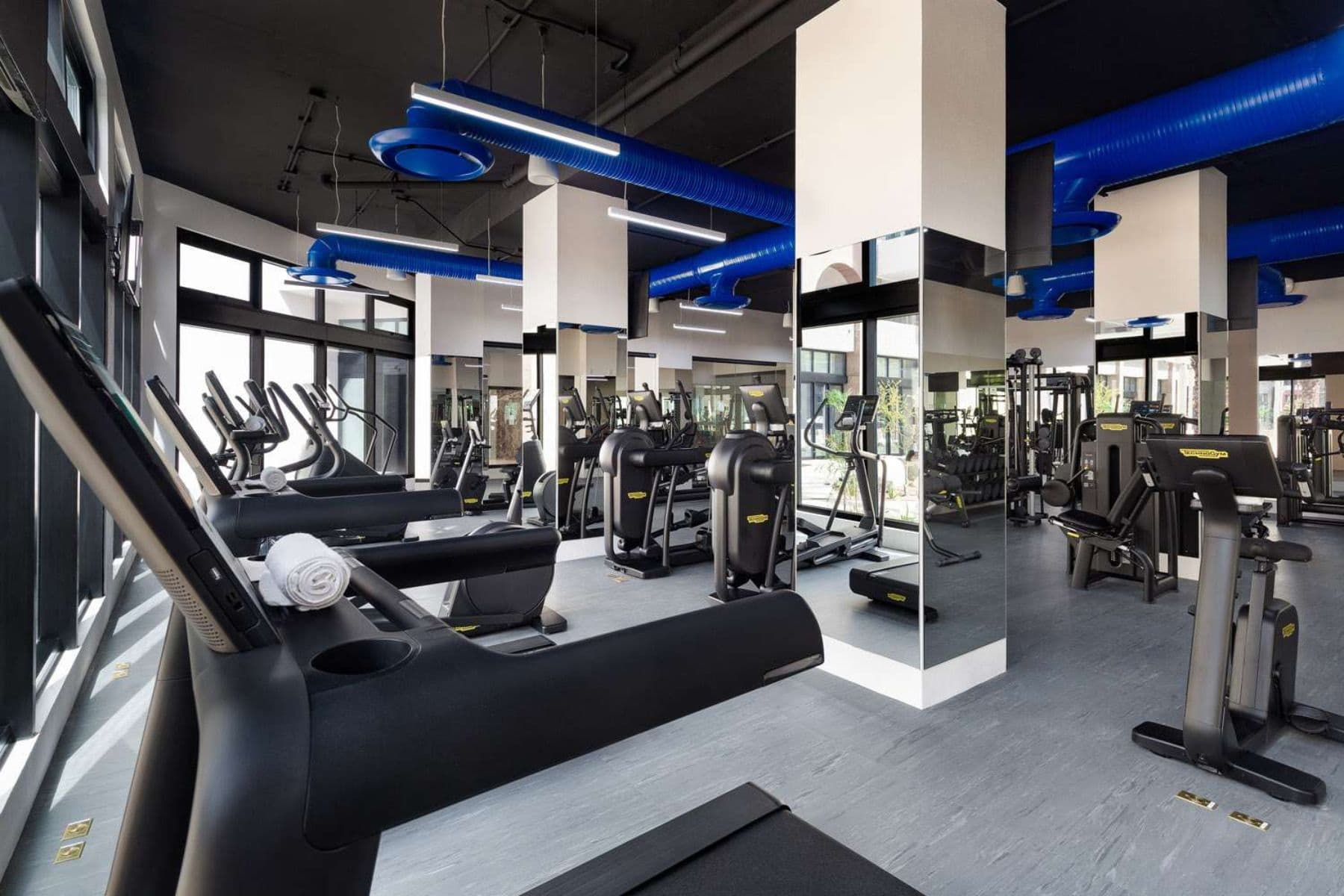villa-la-valencia-beach-resort-cabo-gym-mirror