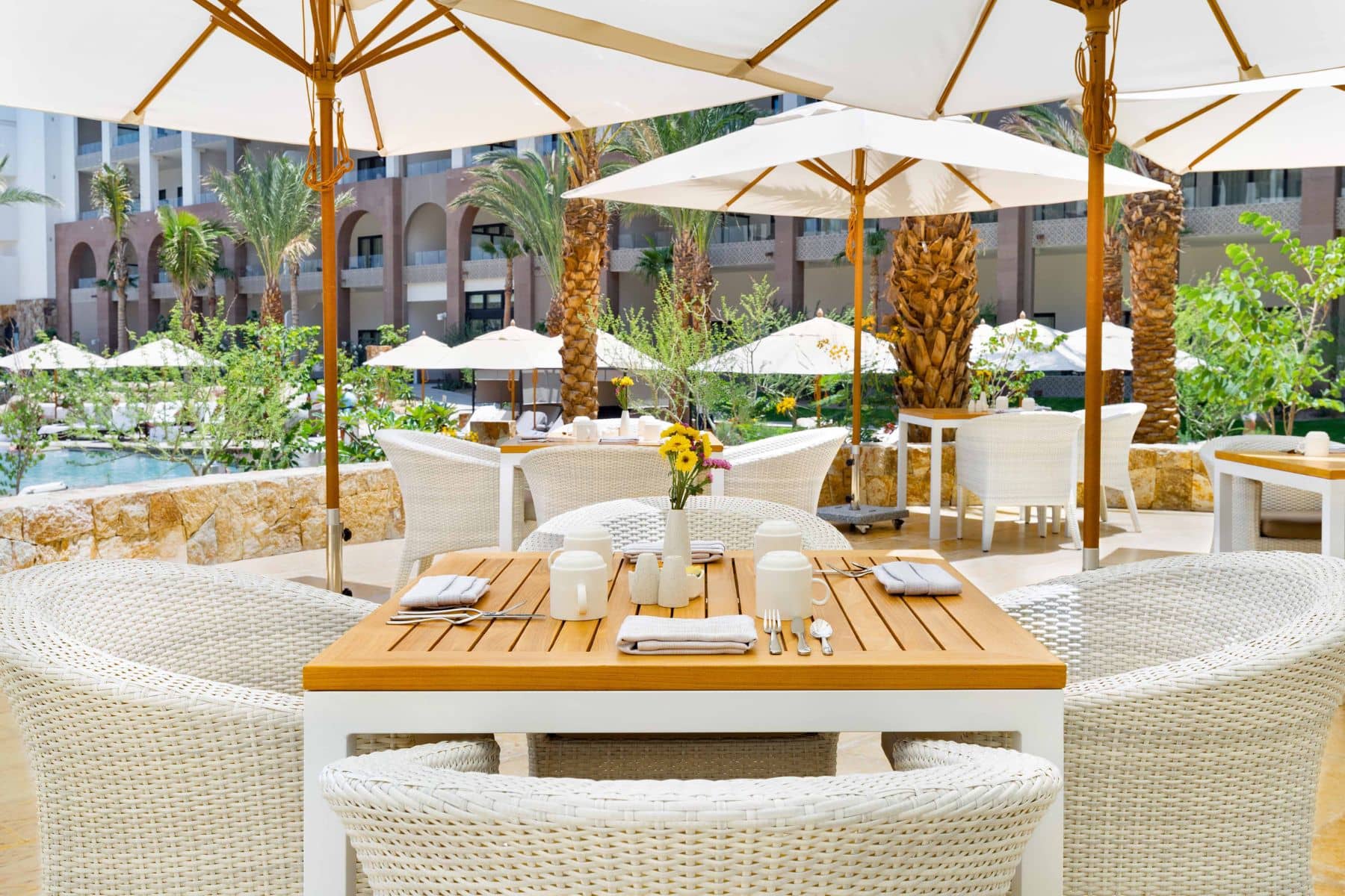 villa-la-valencia-beach-resort-cabo-rattan