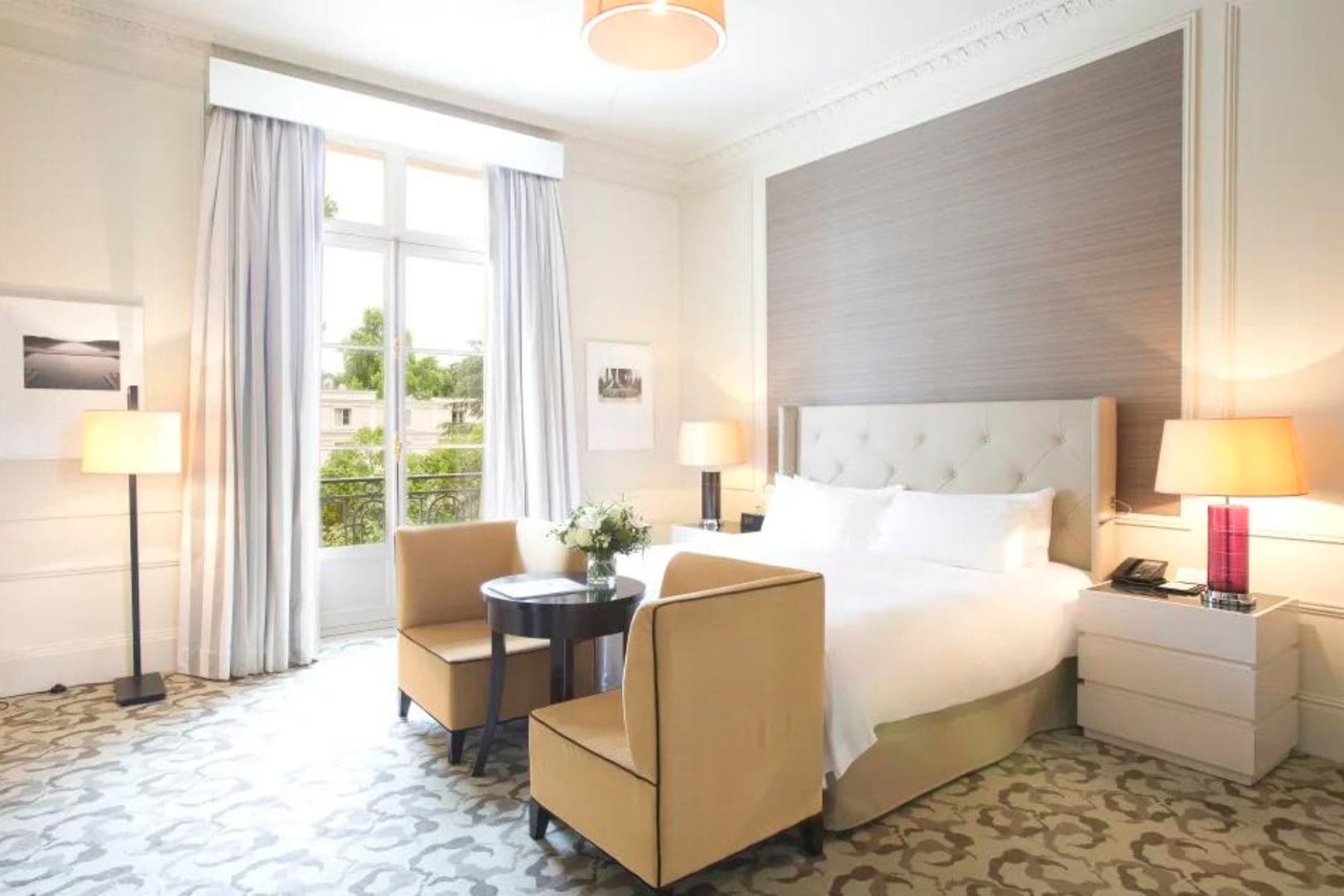 waldorf-astoria-versailles-trianon-palace-bed-side