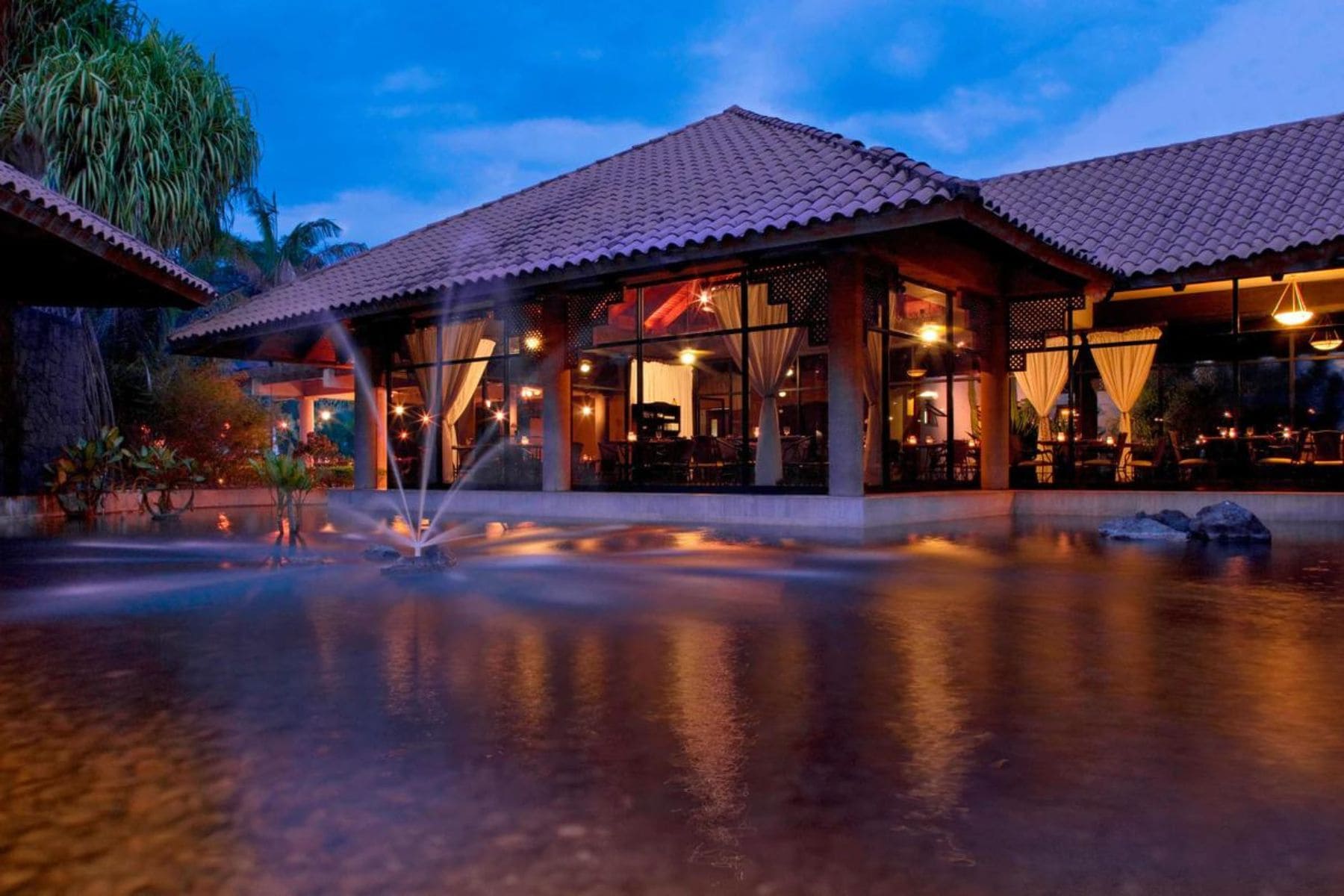 westin-reserva-conchal-golf-resort-and-spa-close