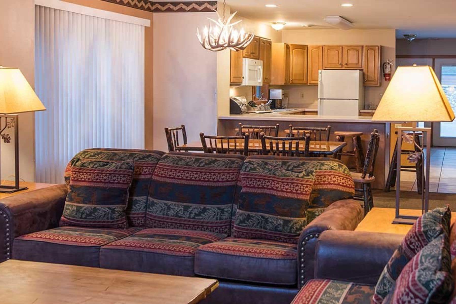 wilderness-hotel-and-golf-resort-living
