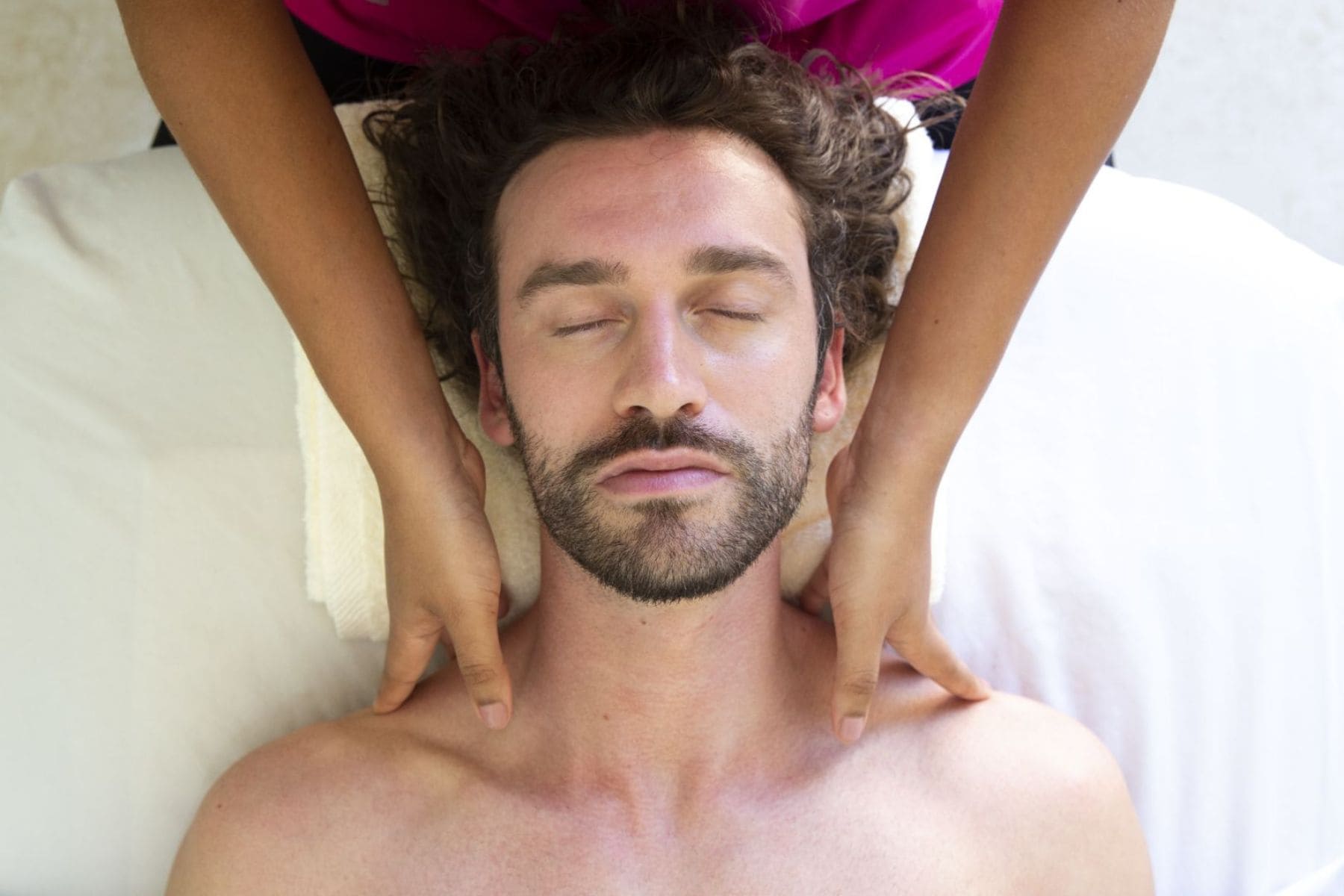 windjammer-landing-villa-beach-resort-massage