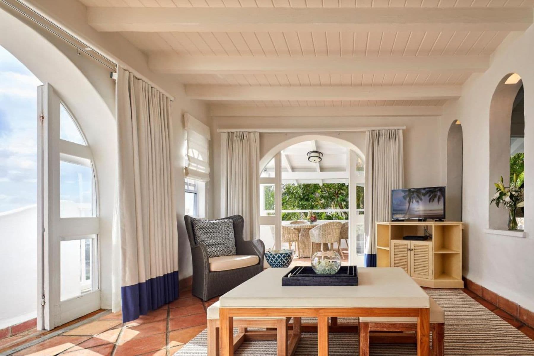 windjammer-landing-villa-beach-resort-room