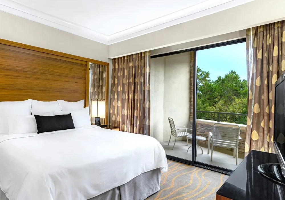 Woodlands Resort Mcharg King Bedroom