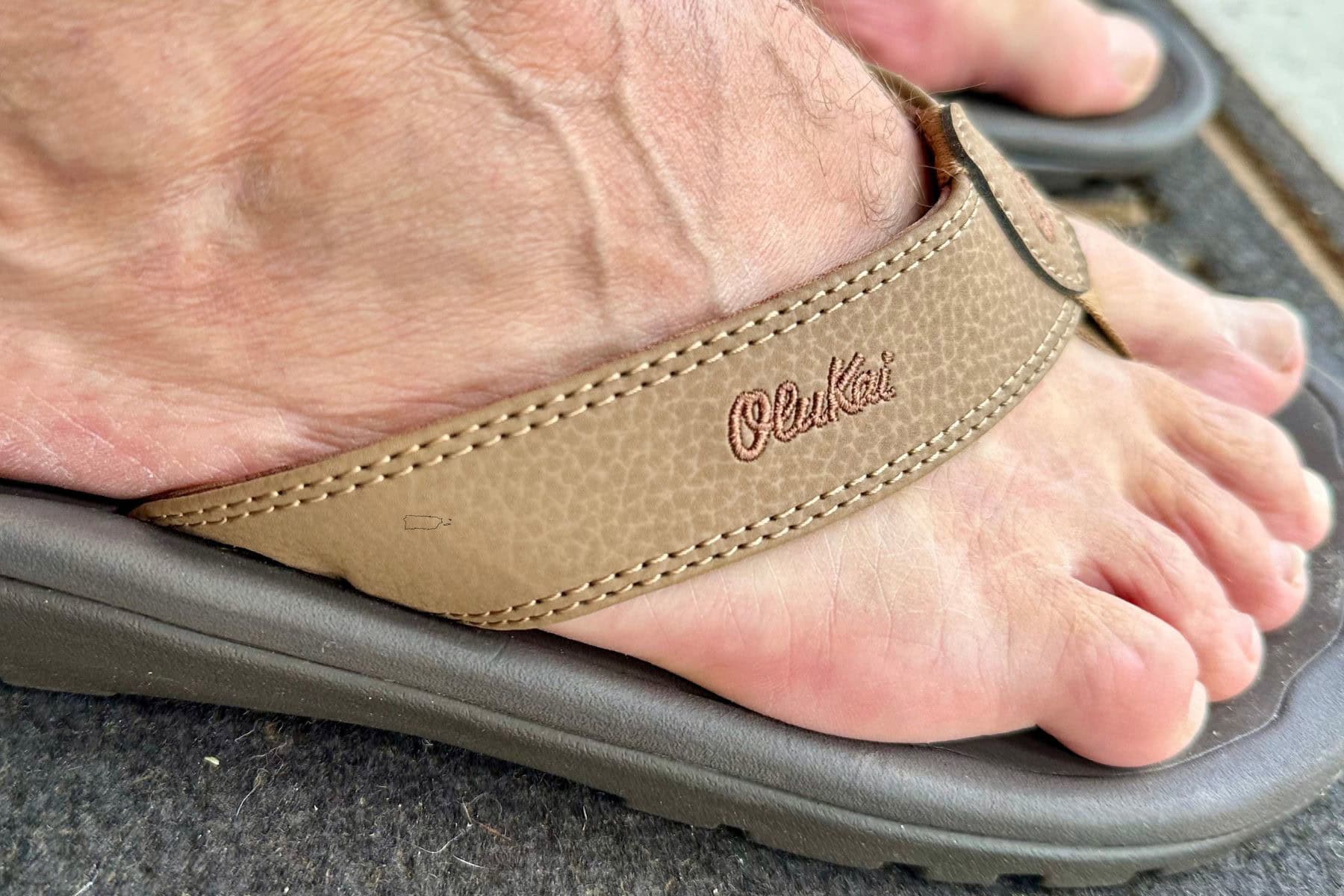 Olukai Ohana Flip Flops Detailed Strap