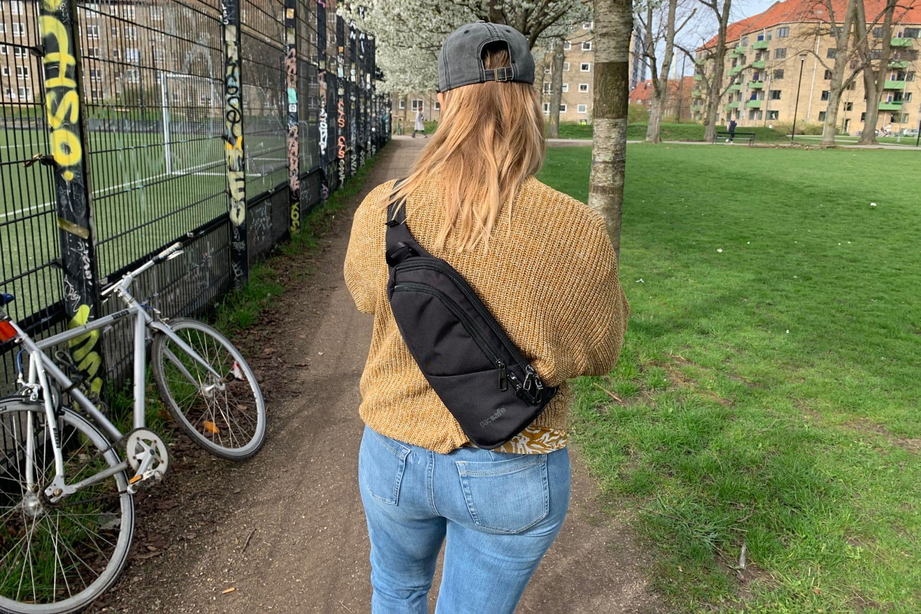 Pacsafe Vibe 150 Crossbody Sling Back