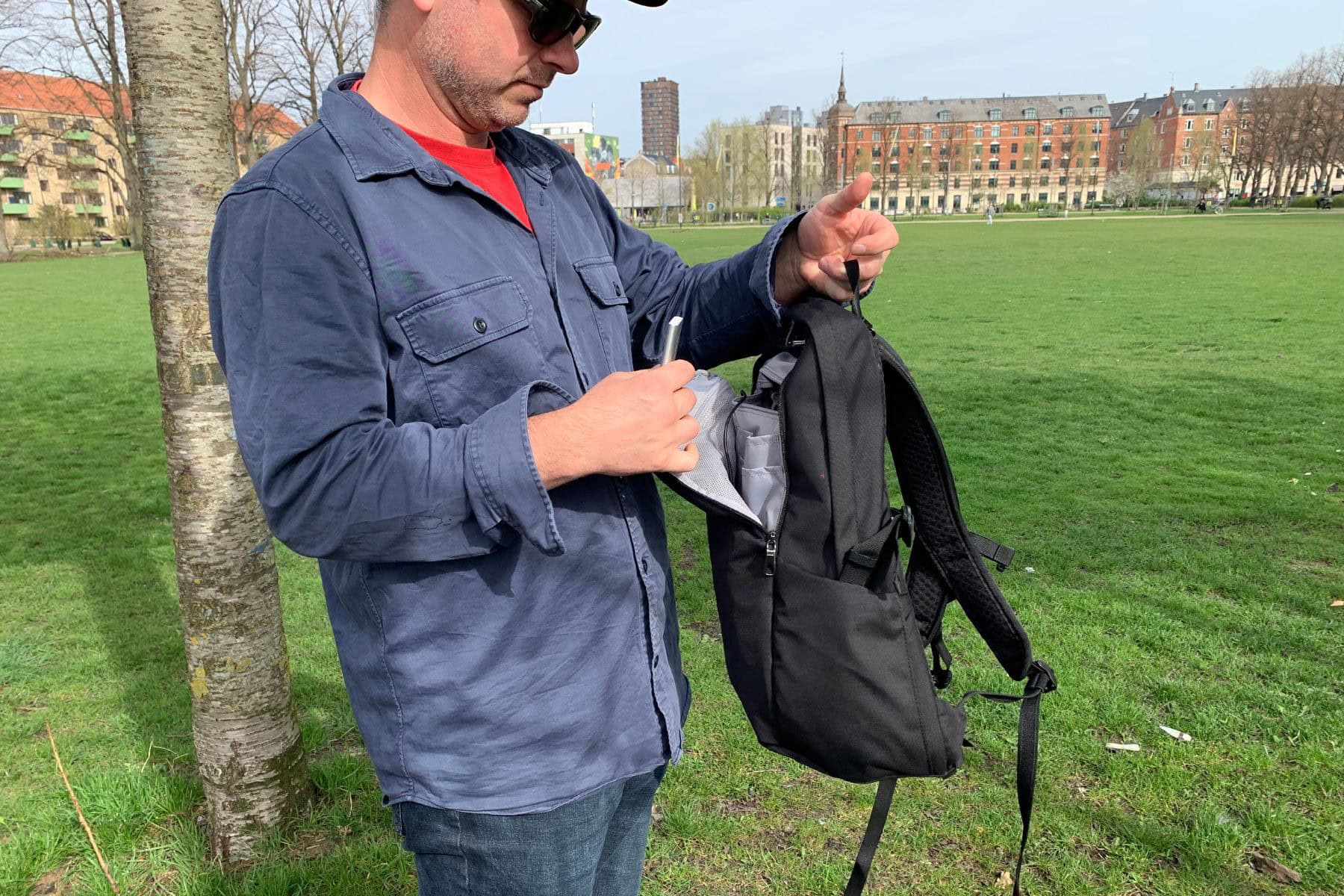 pacsafe-vibe-25l-anti-theft-backpack-open