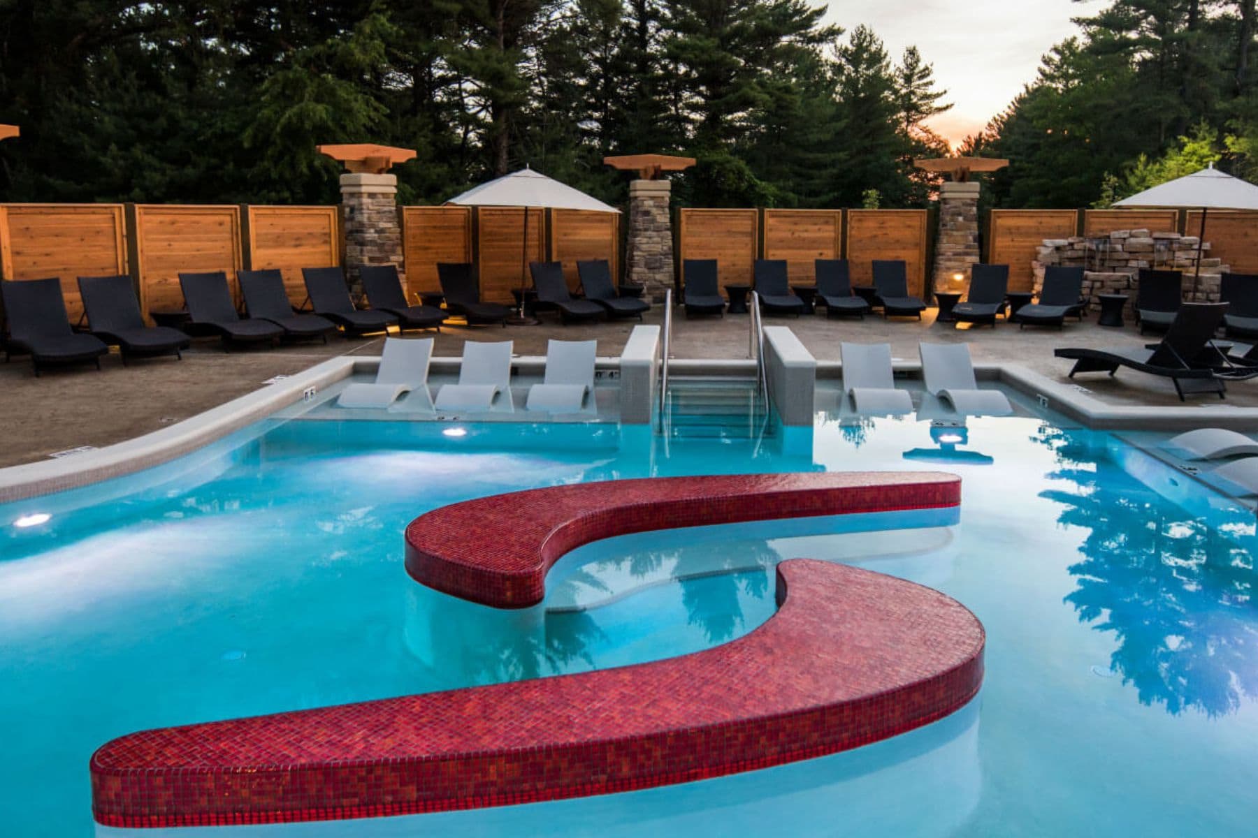 sundara-inn-and-spa-wisconsin-dells-signature-pool